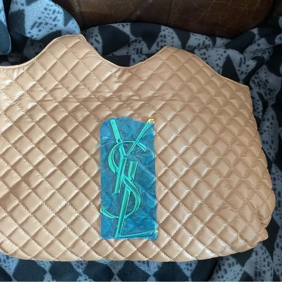 Saint Laurent Icare Beige Quilted Tote - Picture 6 of 7